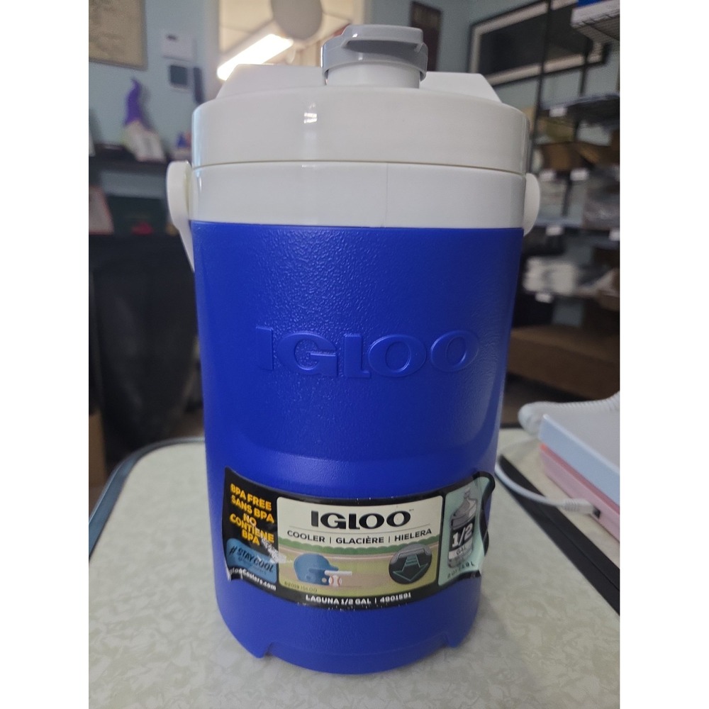 New IGLOO Laguna Pro Beverage Cooler 1/2 Gallon Sports Hooks